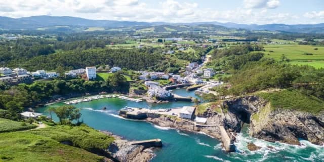 Visita Puerto de Vega en tu viaje por Asturias